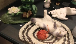 Войлочные игрушки в художественном музее.