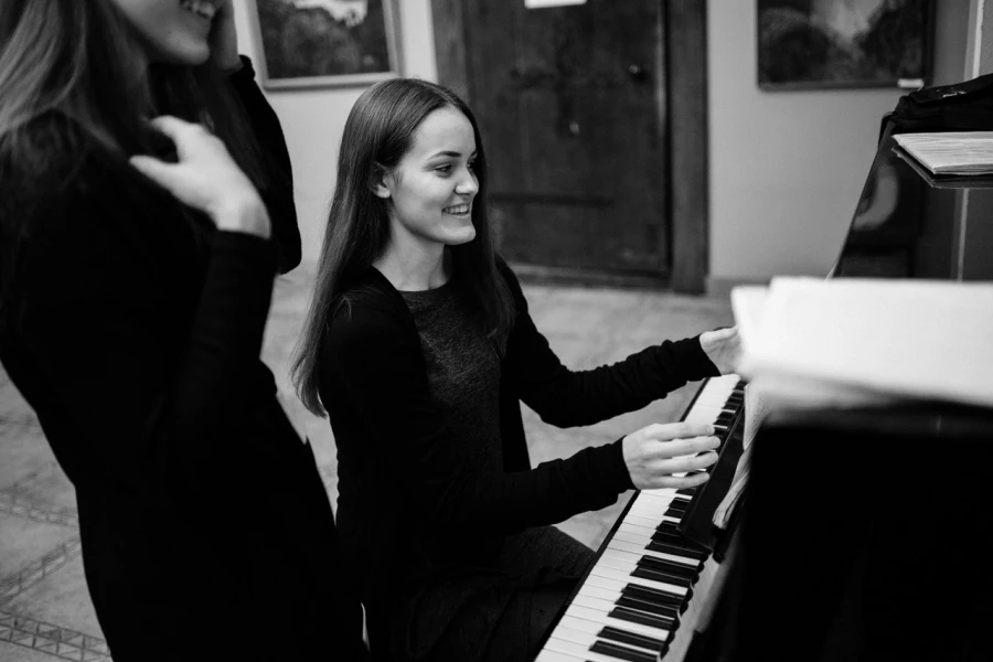 Барнаульцев приглашают на открытие Новогоднего вернисажа.