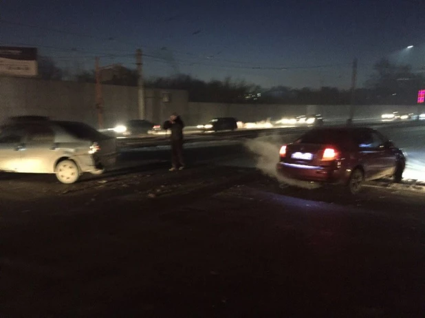 В центре Барнауле столкнулись две иномарки.