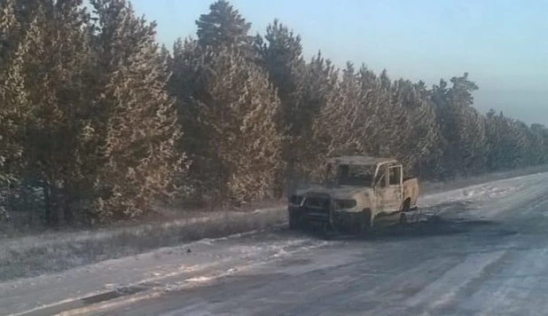 Автомобиль сгорел дотла.