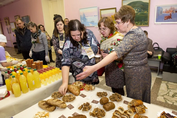 Компания "Аникс" меняется для покупателя.