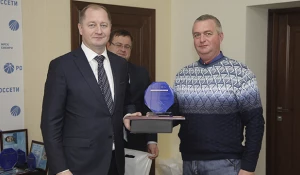 Алексей Емельянцев (справа).