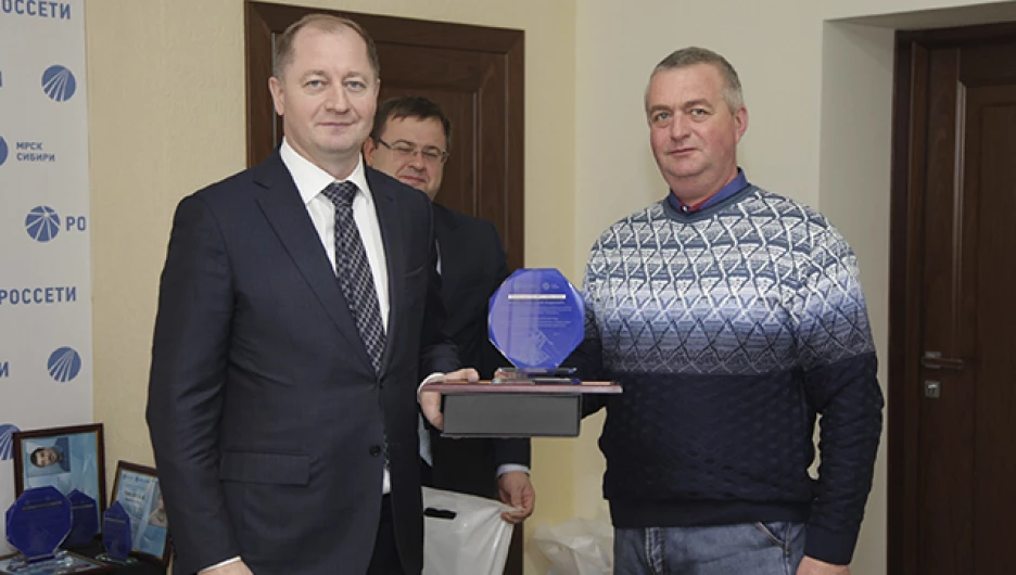 Алексей Емельянцев (справа).