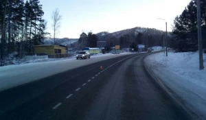 На Алтае водитель КамАЗа без прав сбил мужчину.