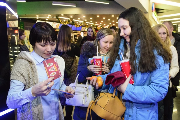 В кинотеатре "Пионер" состоялся предпоказ фильма "Елки новые".