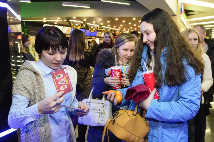 В кинотеатре &quot;Пионер&quot; состоялся предпоказ фильма &quot;Елки новые&quot;.