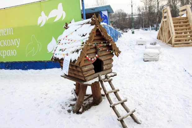 Вязаный стрит-арт в Барнауле.