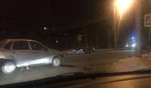 В Барнауле два человека пострадали в столкновении LADA и ВАЗа.