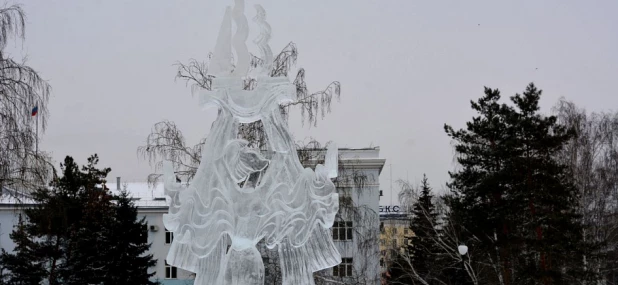 В Барнауле выбрали лучшую ледяную скульптуру.