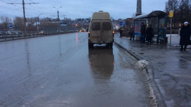 Предновогодние лужи в Барнауле. 26 декабря 2017 года.