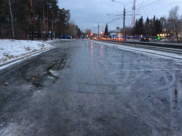 Предновогодние лужи в Барнауле. 26 декабря 2017 года.