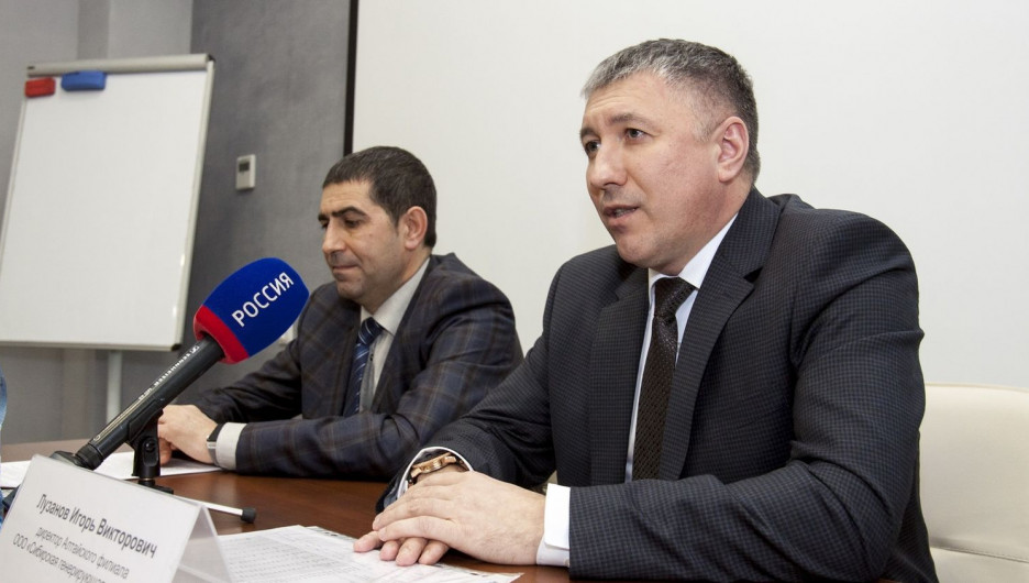 Директор БТМК Александр Гросс и директор алтайского филиала СГК Игорь Лузанов.