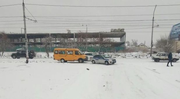 В Алтайском крае столкнулись маршрутка и автомобиль ДПС.