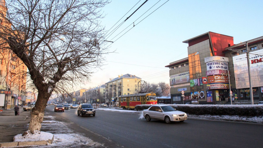 Барнаул зимой. Транспорт. Проспект Ленина.