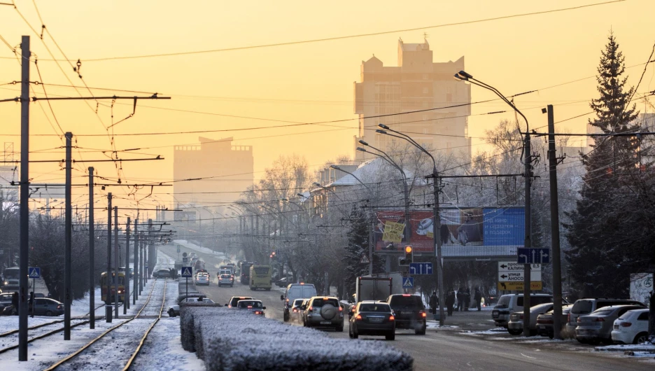 Барнаул зимой. Транспорт. Проспект Ленина. 