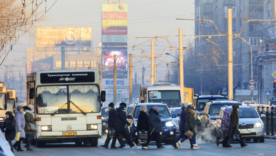 Барнаульских автобусников пожурили в мэрии за срыв графиков