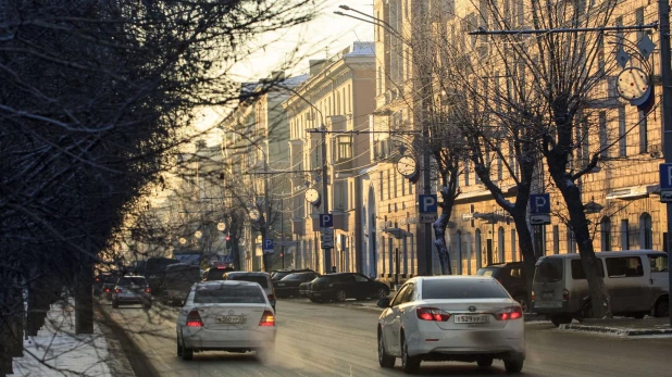 Барнаул зимой. Транспорт. Проспект Ленина.