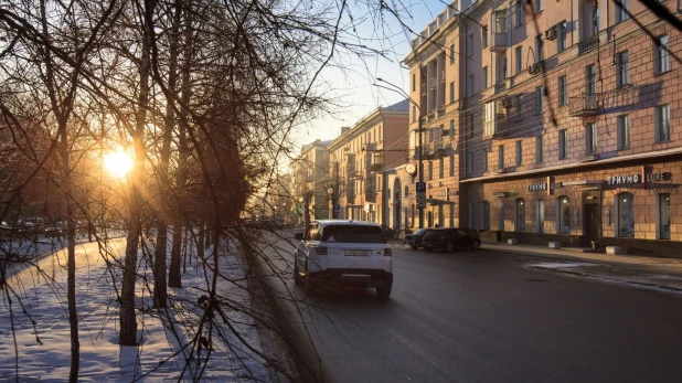 Барнаул зимой. Транспорт. Проспект Ленина.