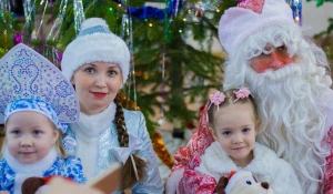 Союз молодежи Алтай-Кокса провел новогодний утренник для детей.