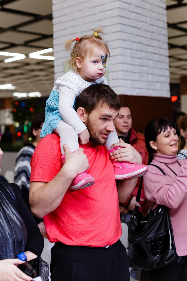 Семейный праздник "Новогодние узоры" в ТЦ "Пионер".