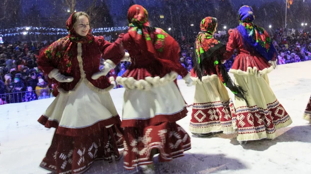 Как в Барнауле открыли главную новогоднюю площадку.