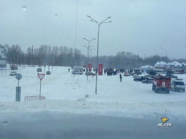 В Новосибирске эвакуировали посетителей из нескольких торговых центров.