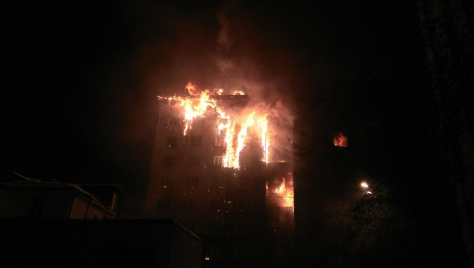 Пожар в тюменской многоэтажке.