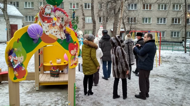 В Барнауле выбирают лучший зимний двор.