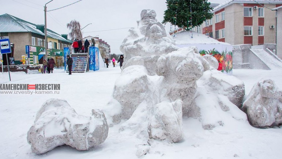 В Алтайском крае неизвестные обезглавили снежных псов.