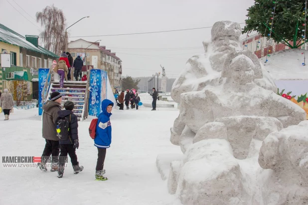 В Алтайском крае неизвестные обезглавили снежных псов.