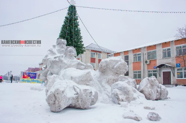 В Алтайском крае неизвестные обезглавили снежных псов.