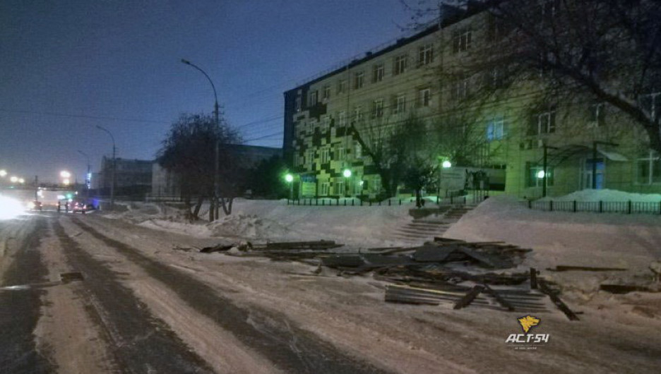 В Новосибирске погиб водитель из-за упавшей крыши. 11 января 2018 года.