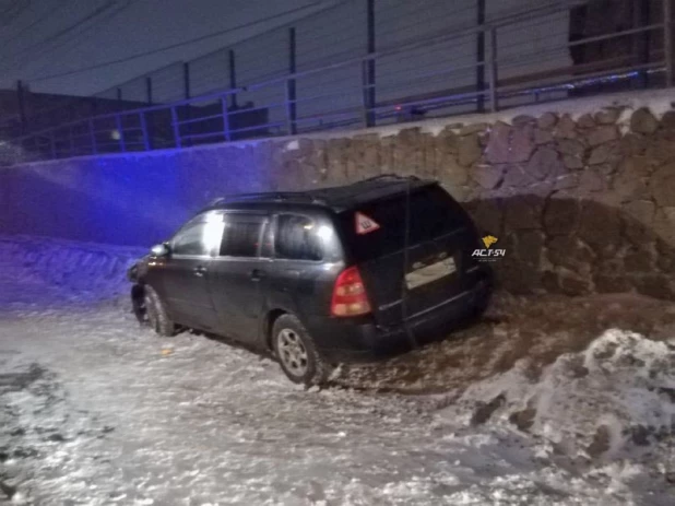 В Новосибирске погиб водитель из-за упавшей крыши. 11 января 2018 года.