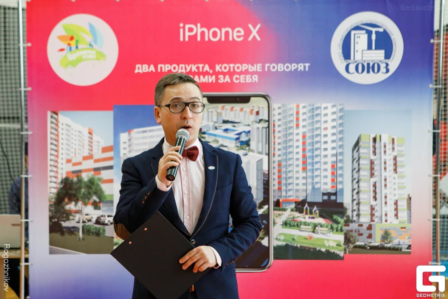 Вручение новых iPhone X.