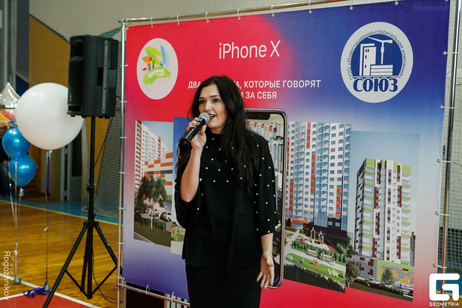 Вручение новых iPhone X.