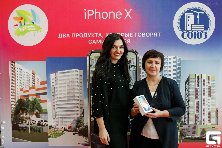 Вручение новых iPhone X.