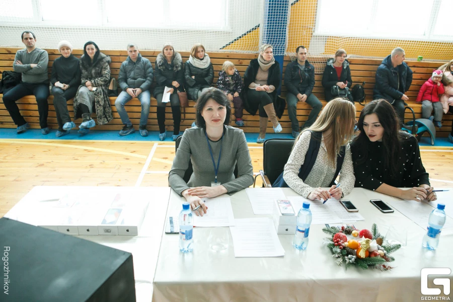 Вручение новых iPhone X.