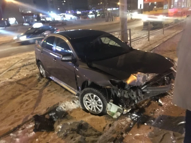 ДТП на перекрестке улиц Малахова и Антона Петрова. 14 января 2018 года.