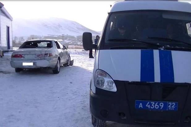 В Алтайском крае Toyota влетела в магазин, пострадали пять человек.