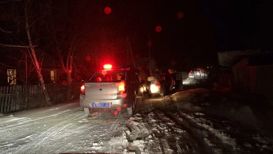 В Борзовой Заимке машина пьяного водителя застряла в сугробе. 15 января 2018 года.
