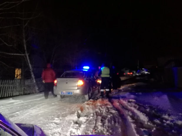 В Борзовой Заимке машина пьяного водителя застряла в сугробе. 15 января 2018 года.