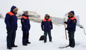 В Барнауле проверили прочность льда на месте главной крещенской купели.