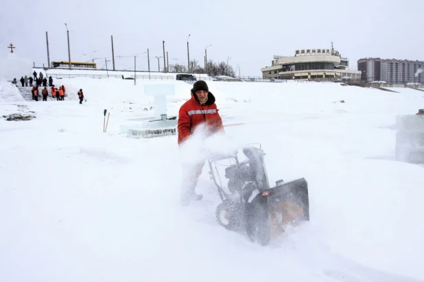 В Барнауле заканчивают подготовку Крещенского городка.