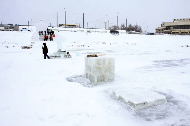 В Барнауле заканчивают подготовку Крещенского городка.