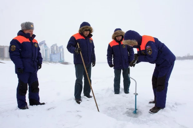 В Барнауле заканчивают подготовку Крещенского городка.