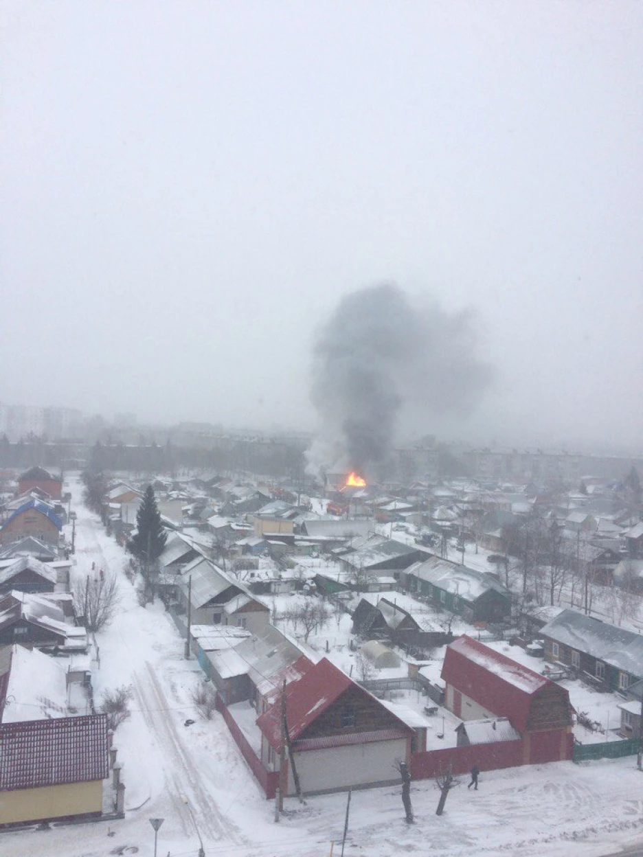 В Барнауле произошел сильный пожар в частном доме