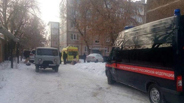 В Оренбурге в машине зарезали бизнесмена с ребенком.