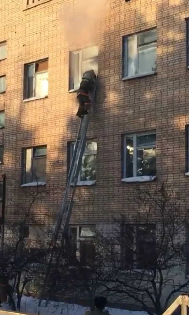 В Улан-Удэ девятиклассник напал на семиклассников и поджег помещение. 19 января 2017 года.