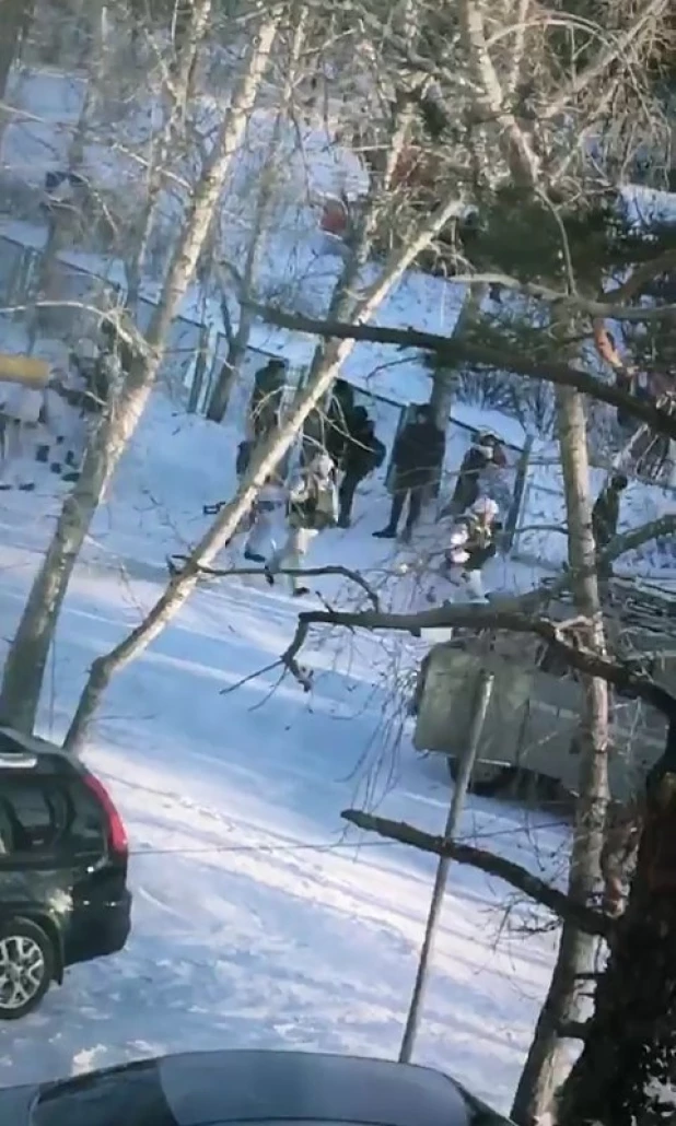 В Улан-Удэ девятиклассник напал на семиклассников и поджег помещение. 19 января 2017 года.