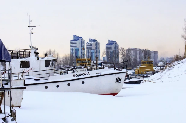 Барнаульские депутаты окунулись в крещенскую купель. 19 января 2018 года.